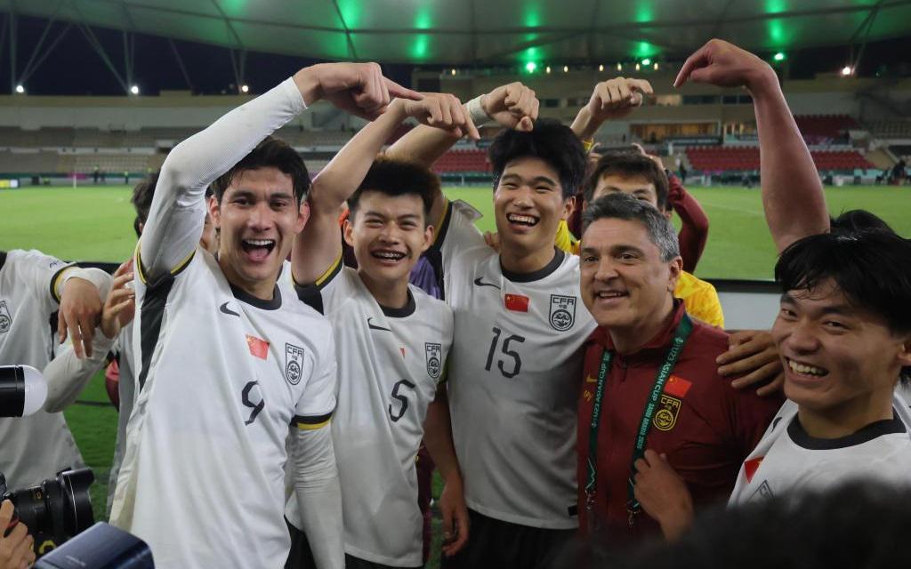 爱游戏游戏平台-进军亚洲杯决赛，U23国足用“力量足球”展现自信|新京报快评