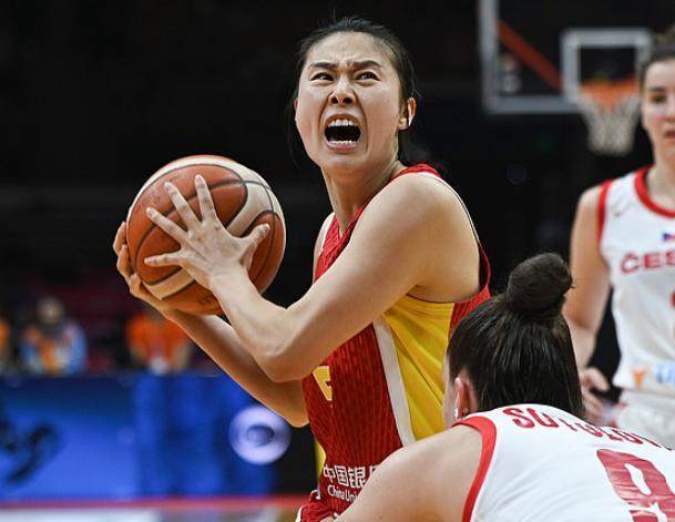 爱游戏中国官网-王思雨关键9分杀死比赛！中国女篮力擒捷克